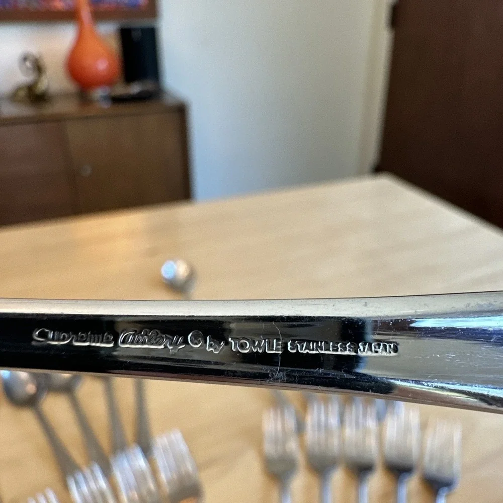 23 Pieces Supreme By Towle 'Chestnut‎ Hill' Stainless Flatware Made In Japan